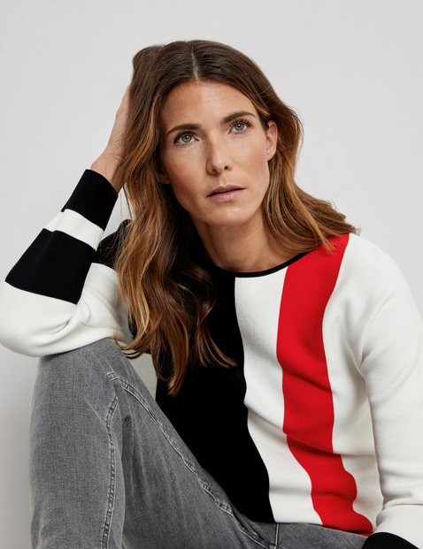 Jumper with colour blocking