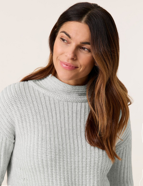 Knitted jumper with a stand-up collar