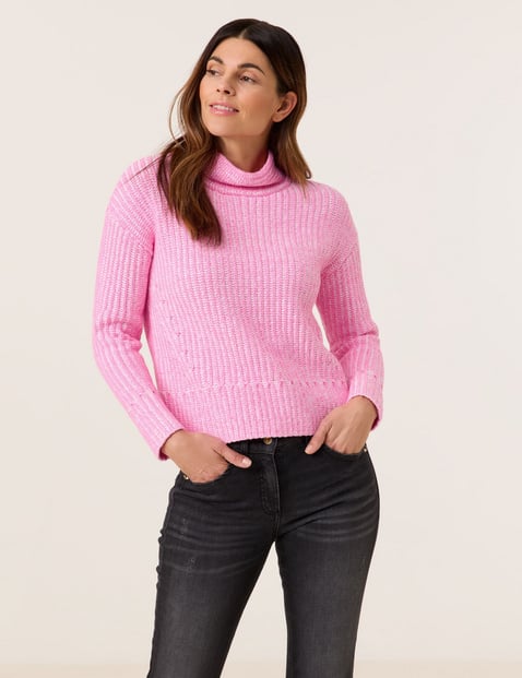 Knitted jumper with a stand-up collar