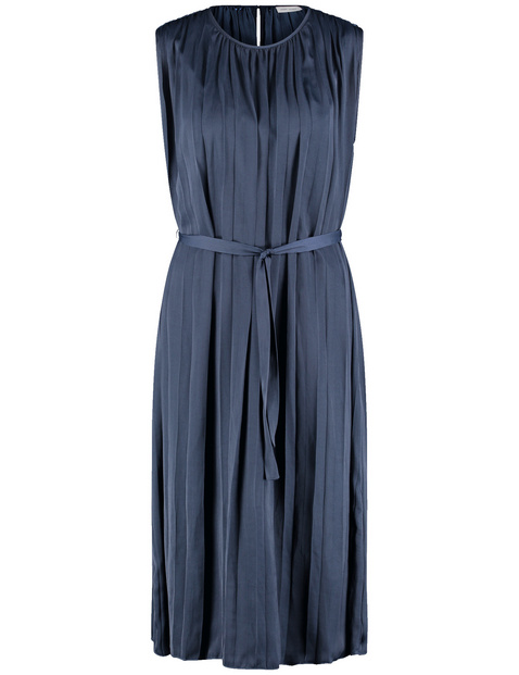 Fließendes Plisseekleid mit Taillenband