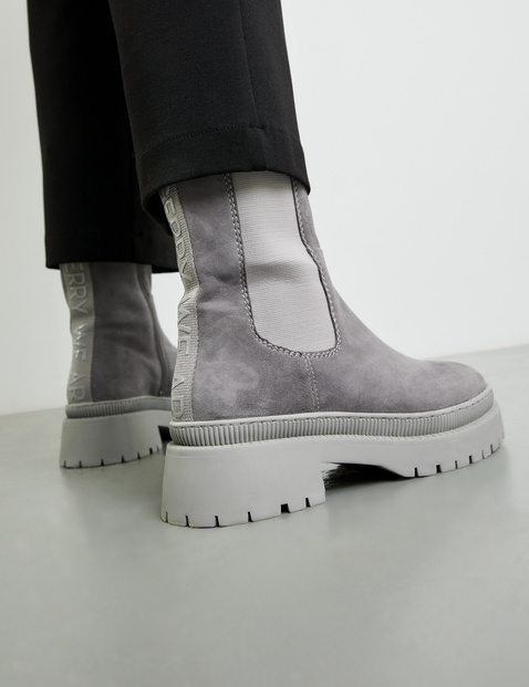 Simple ankle boots with a side zip in Grey GERRY WEBER