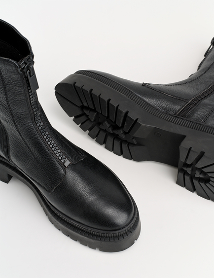 Smooth leather ankle boots with a zip at the front in Black