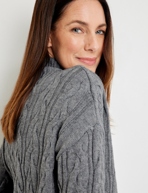 Pullover mit Zopfmuster