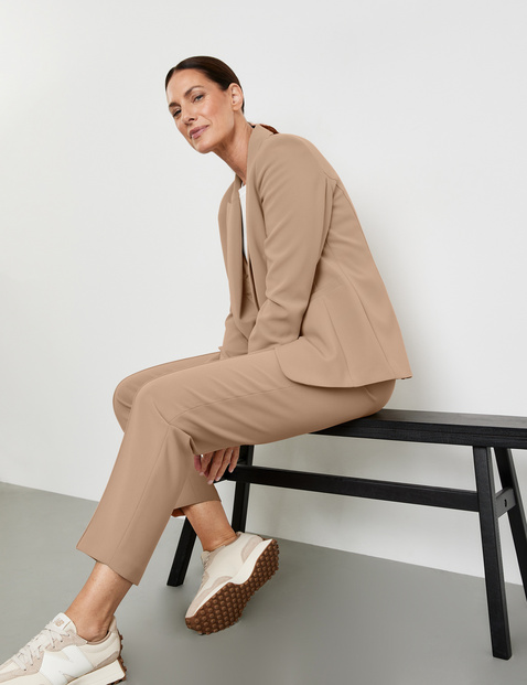 Flowing blazer with added stretch for comfort in Beige