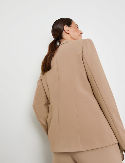 Flowing blazer with added stretch for comfort in Beige