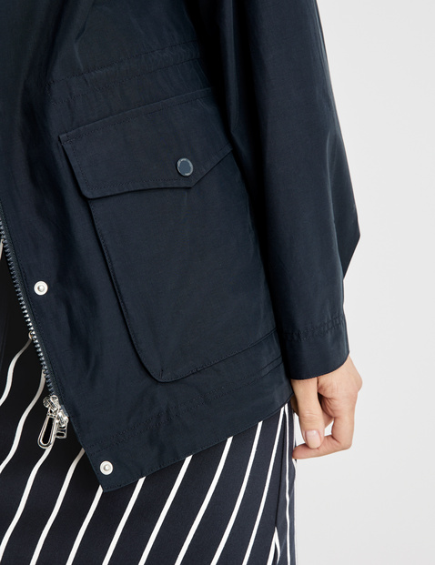 Outdoorjacke mit Steppdetails