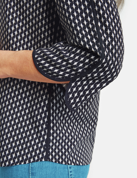 Blouse top with a minimalist pattern