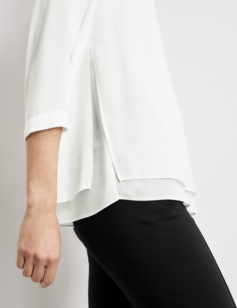Breezy blouse with 3/4-length sleeves