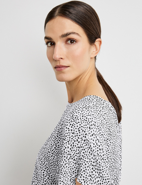 EcoVero blouse top with a minimalist pattern