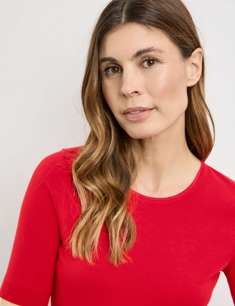 Sustainable T-shirt with a satin neckline