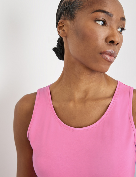 Basic top in sustainable stretch cotton