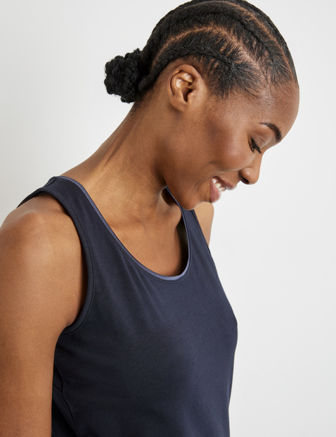 Basic top in sustainable stretch cotton