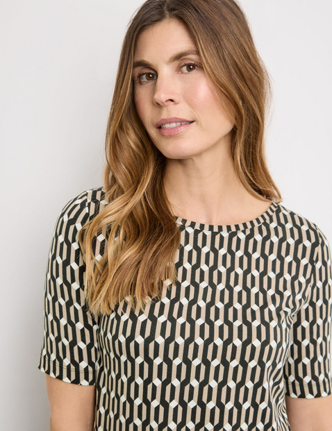 Mid-sleeve top with stretch for comfort