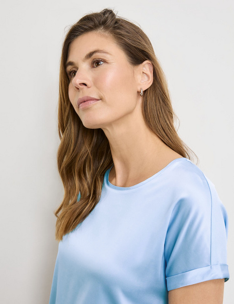 Short sleeve top with fabric panelling