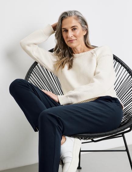 Nowoczesny sweter